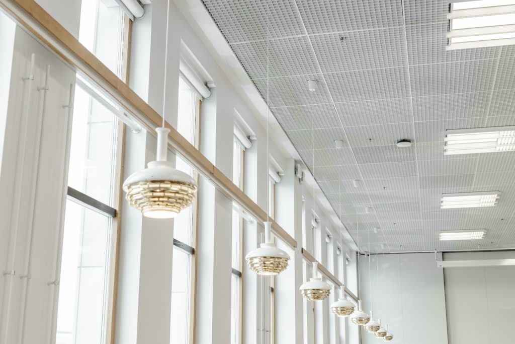 Finlandiatalon-metallinen-ritiläkatto