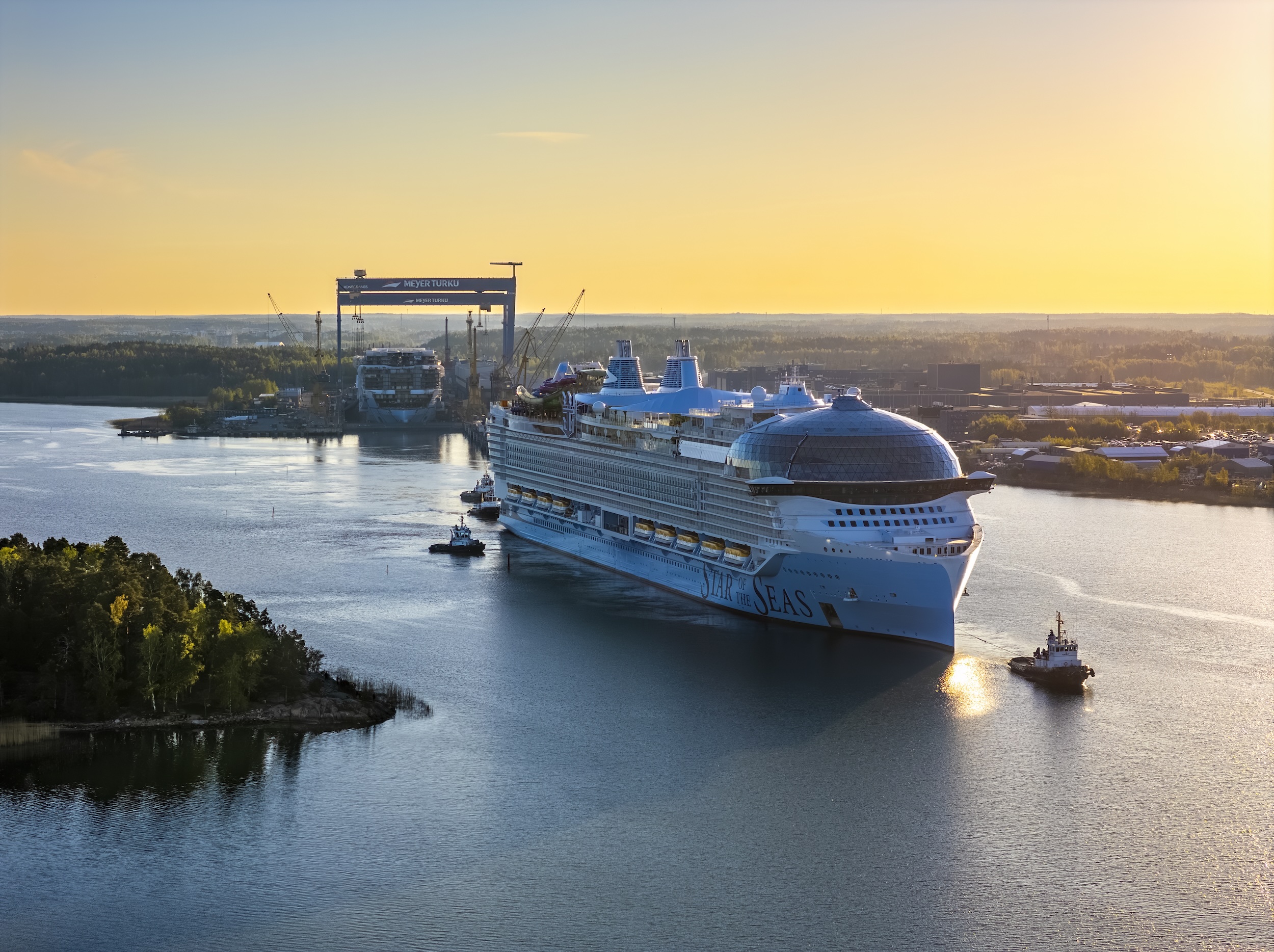 Star of the Seas -risteilyaluksessa on 60000 neliömetriä Lautexin metallisia sisäkattoja.